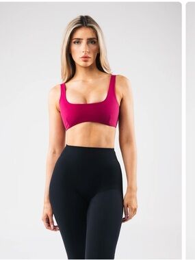 Alphalete Olivia Sculpt Bra in Berry